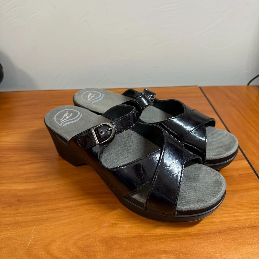Dansko‎ Sela Patent Leather Slip On Sandal Heel Criss Cross Strappy Buckle Black